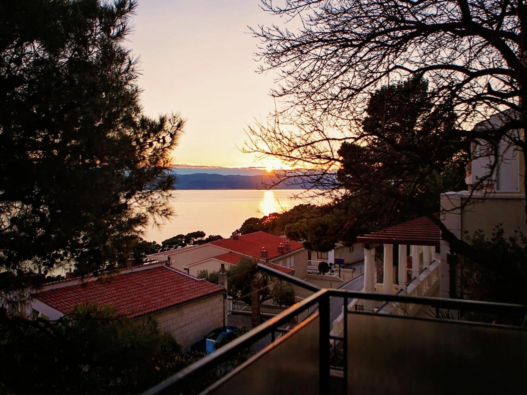 Cozy Apartment With A Balcony And A Sea View Brela Exterior photo